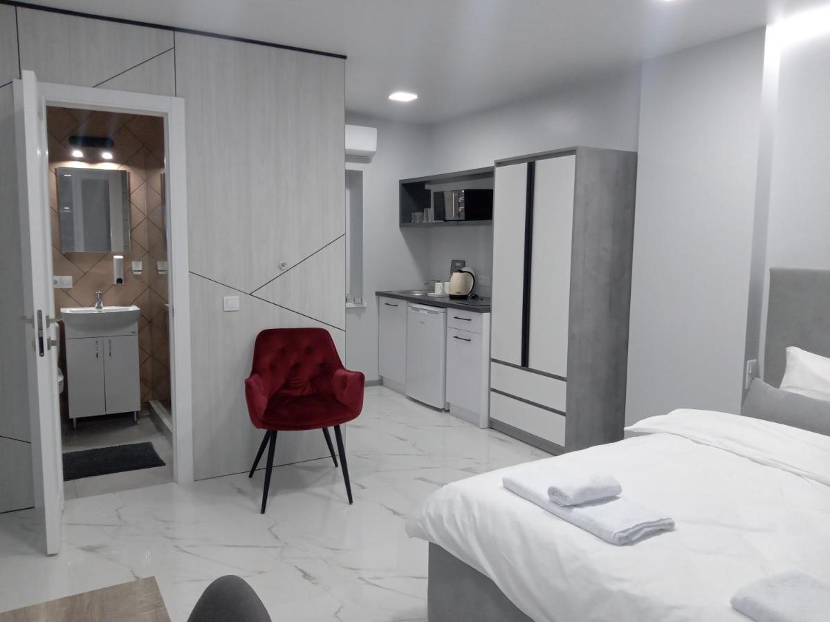 39 Apart Hotel Lviv Bagian luar foto